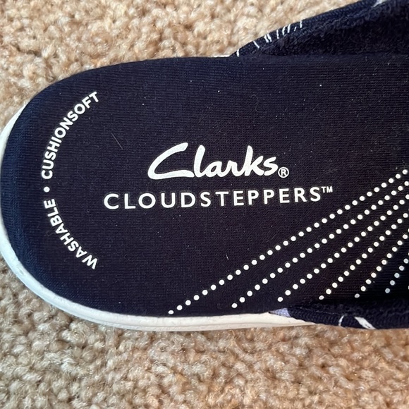 Clarks Cloudsteppers Breeze Shore Floral Slip Ons - Picture 5 of 7